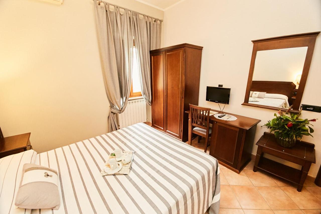 Hotel Vulci Монтальто-ді-Кастро Екстер'єр фото